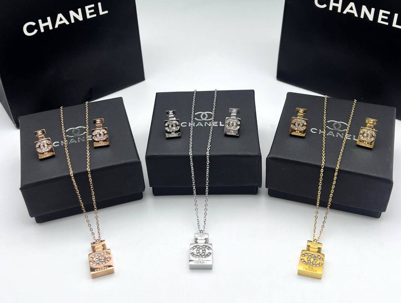 Ladies stylish necklaces and Tops set