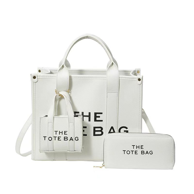 Ladies Leather Bags & Clutches